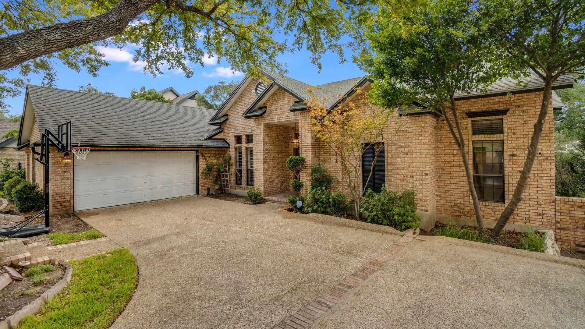 Modern brick home in Dallas TX – sell my house fast for cash in any condition